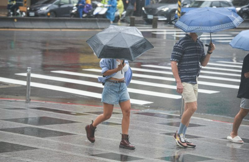 雙颱撲台機率低 2日至7日防大雨